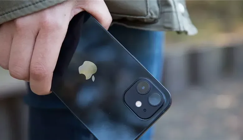 قواعد إدخال الهواتف المحمولة من الخارج 2025: إعفاء للمصريين ورسوم على الهاتف الثاني